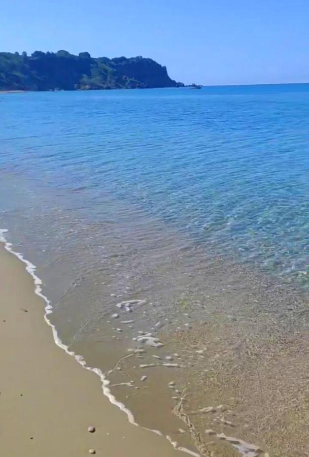 Tetraktys Estate Beachside Υδωρ Ágios Matthaíos Eksteriør bilde